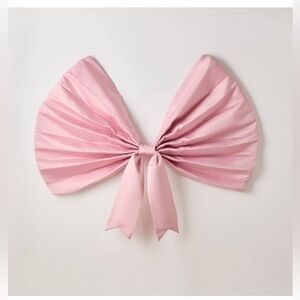 Pink hanging bow